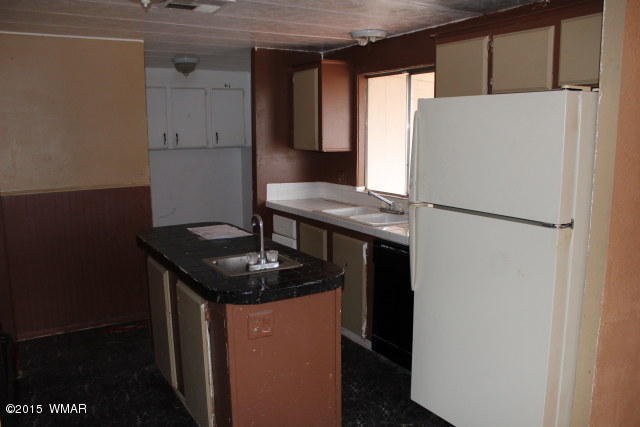 895 South Tanner Lane Snowflake, AZ 85937 - Photo 18 of 32 a kitchen with stainless steel appliances granite countertop a refrigerator a sink and a stove