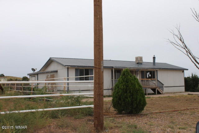 895 South Tanner Lane Snowflake, AZ 85937 - Photo 2 of 32 a view of a house with backyard