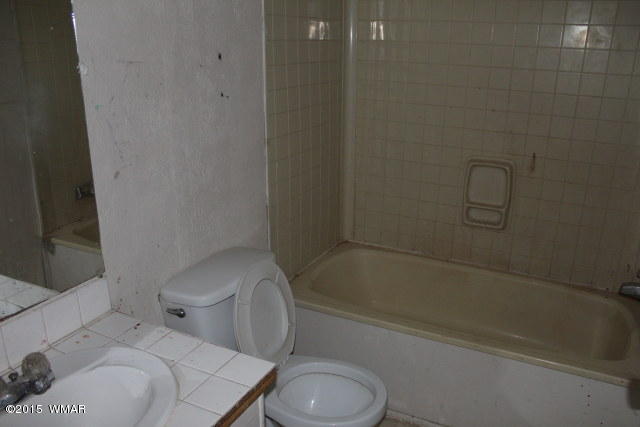 895 South Tanner Lane Snowflake, AZ 85937 - Photo 28 of 32 a white toilet sitting next to a bath tub