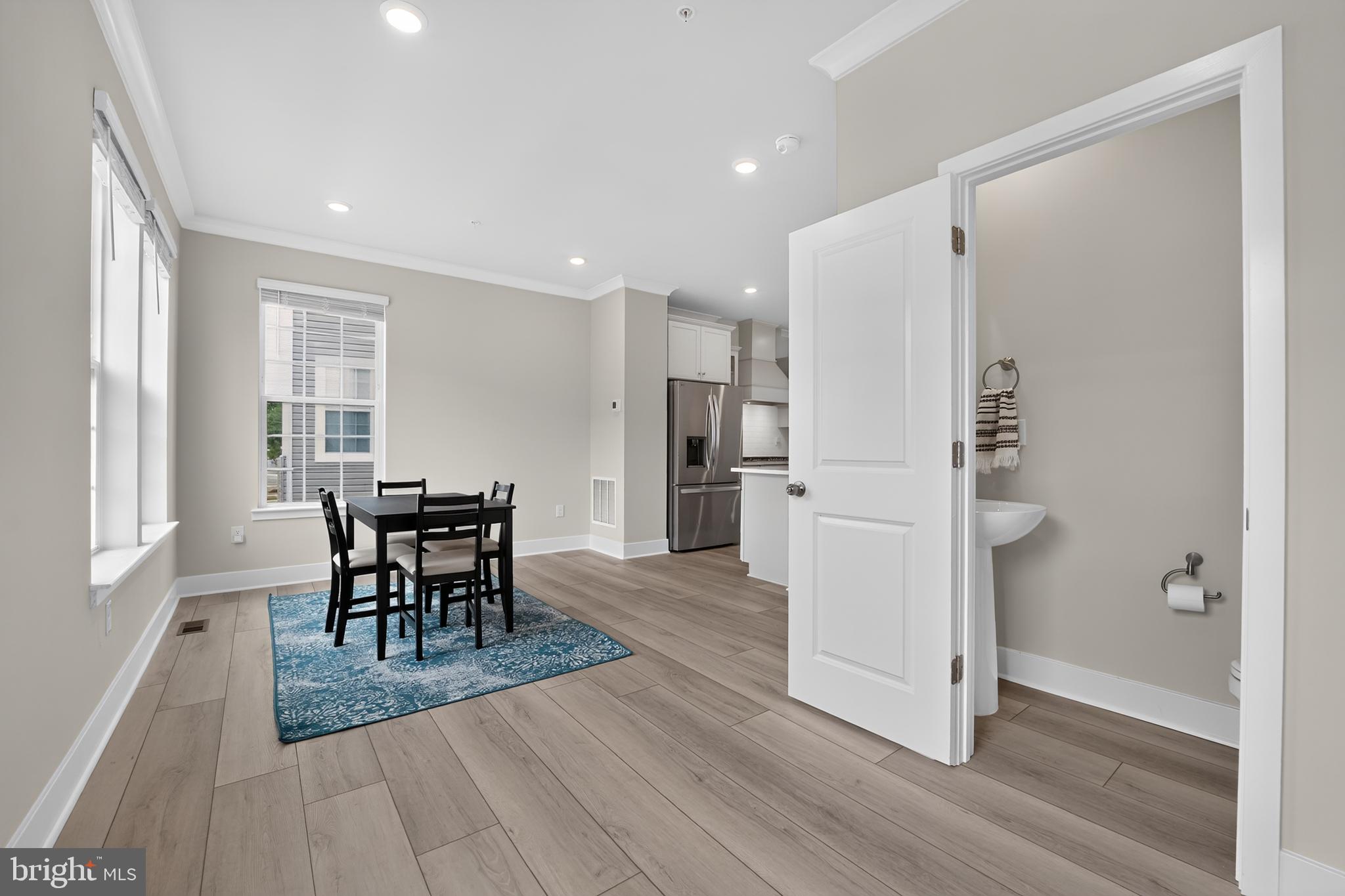 1808 Parham Way Baltimore, MD 21244 - Photo 14 of 31 Bright and airy open living space.