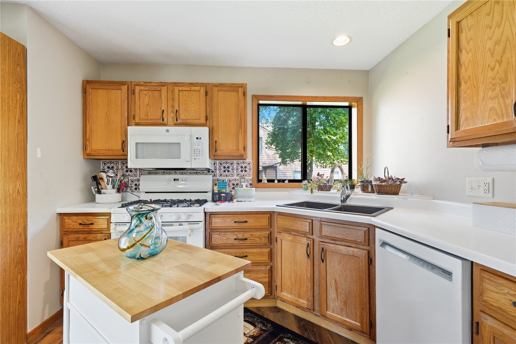 755 East Post Road Southeast, Unit 2 Cedar Rapids, IA 52403 - Photo 9 of 25 Gallery Image 9