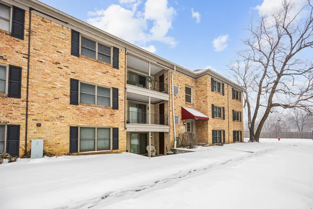 $167,000 | 1724 Fayette Walk, Unit J, Hoffman Estates, IL 60169