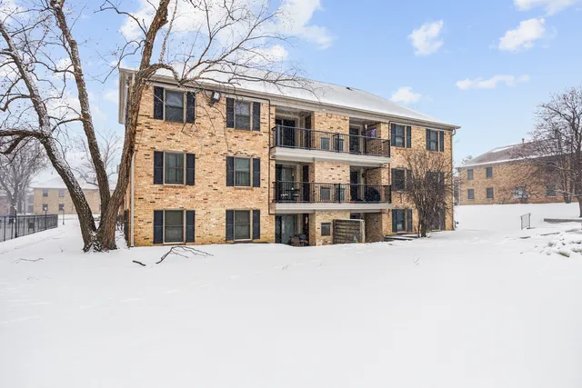 $167,000 | 1724 Fayette Walk, Unit J, Hoffman Estates, IL 60169