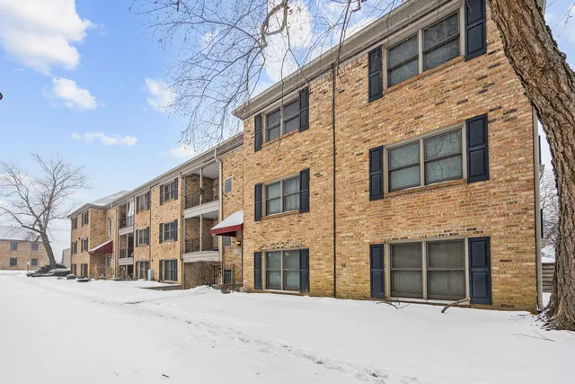 $167,000 | 1724 Fayette Walk, Unit J, Hoffman Estates, IL 60169