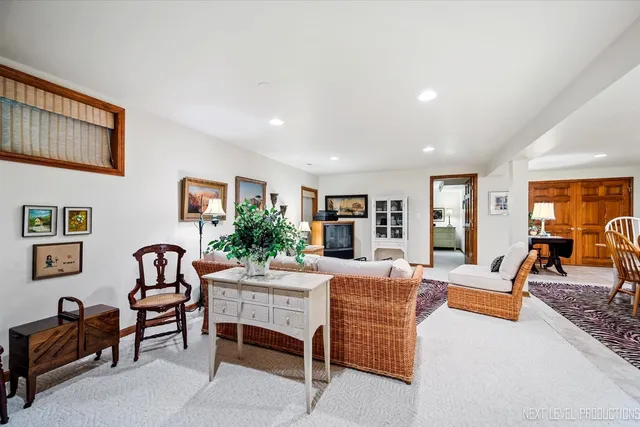 $600,000 | 1919 Waverly Circle, St. Charles, IL 60174