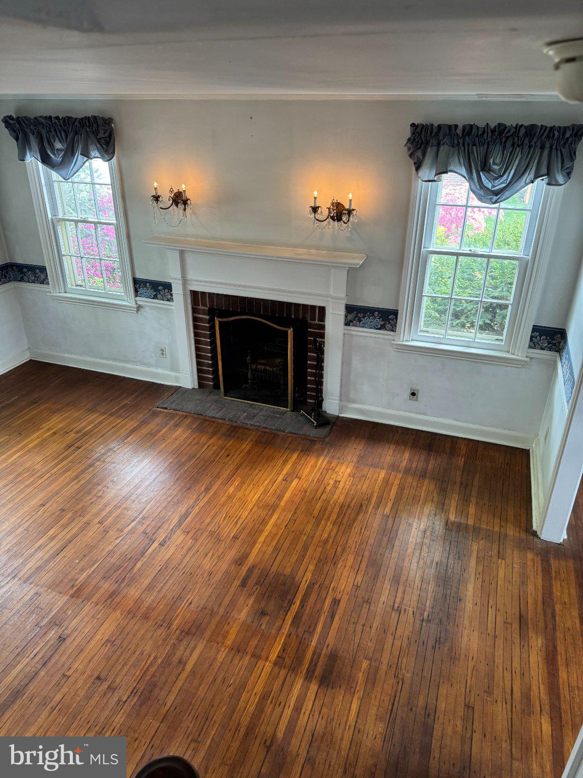 111 South Norwinden Drive Springfield, PA 19064 - Photo 5 of 13 Sunlit room with classic charm.