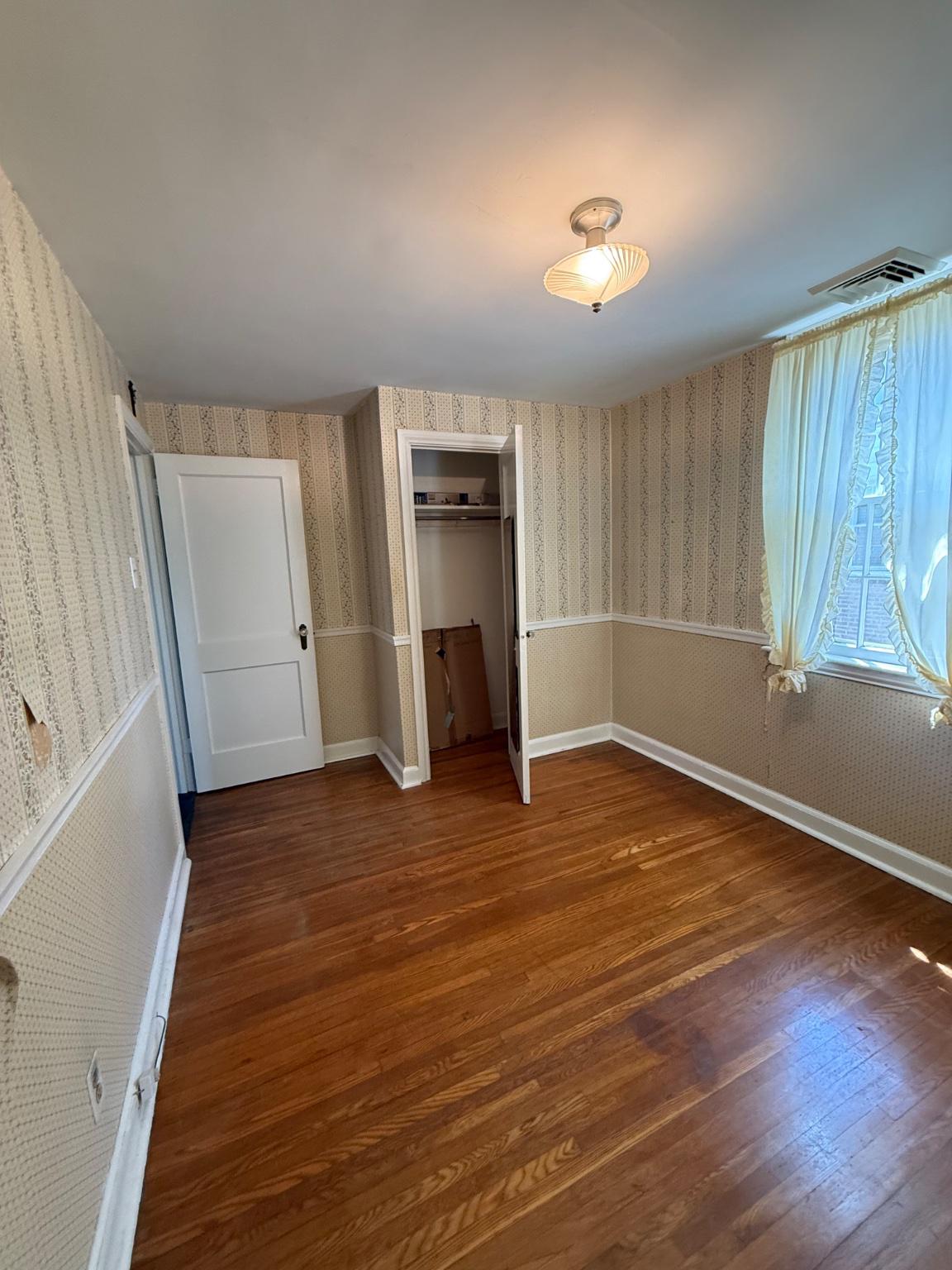 111 South Norwinden Drive Springfield, PA 19064 - Photo 9 of 13 Bedroom #3 with bright and airy room with charm.