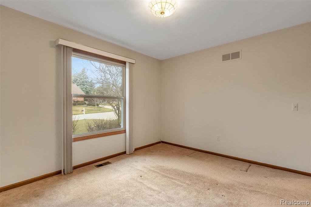 1605 Crestline Lane Rochester Hills, MI 48307 - Photo 24 of 43
