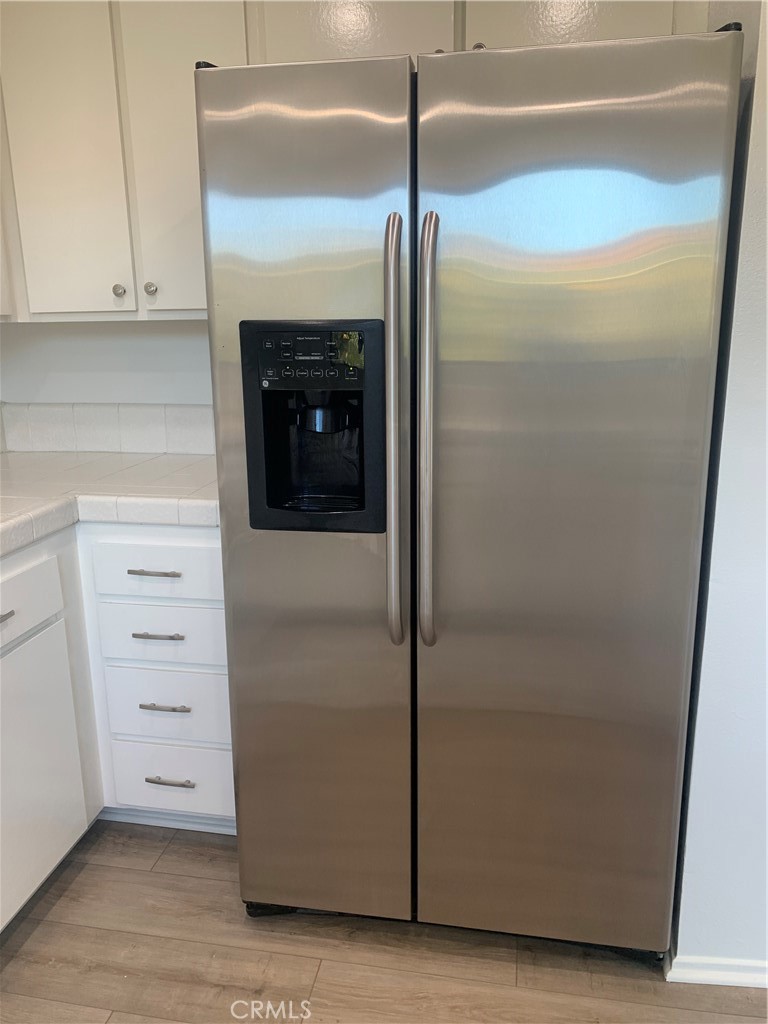 28000 Ridgebluff Court Rancho Palos Verdes, CA 90275 - Photo 12 of 33 a room with a fireplace and cabinets