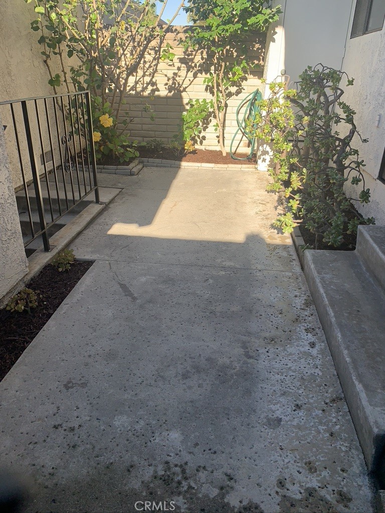 28000 Ridgebluff Court Rancho Palos Verdes, CA 90275 - Photo 29 of 33 a view of backyard with green space