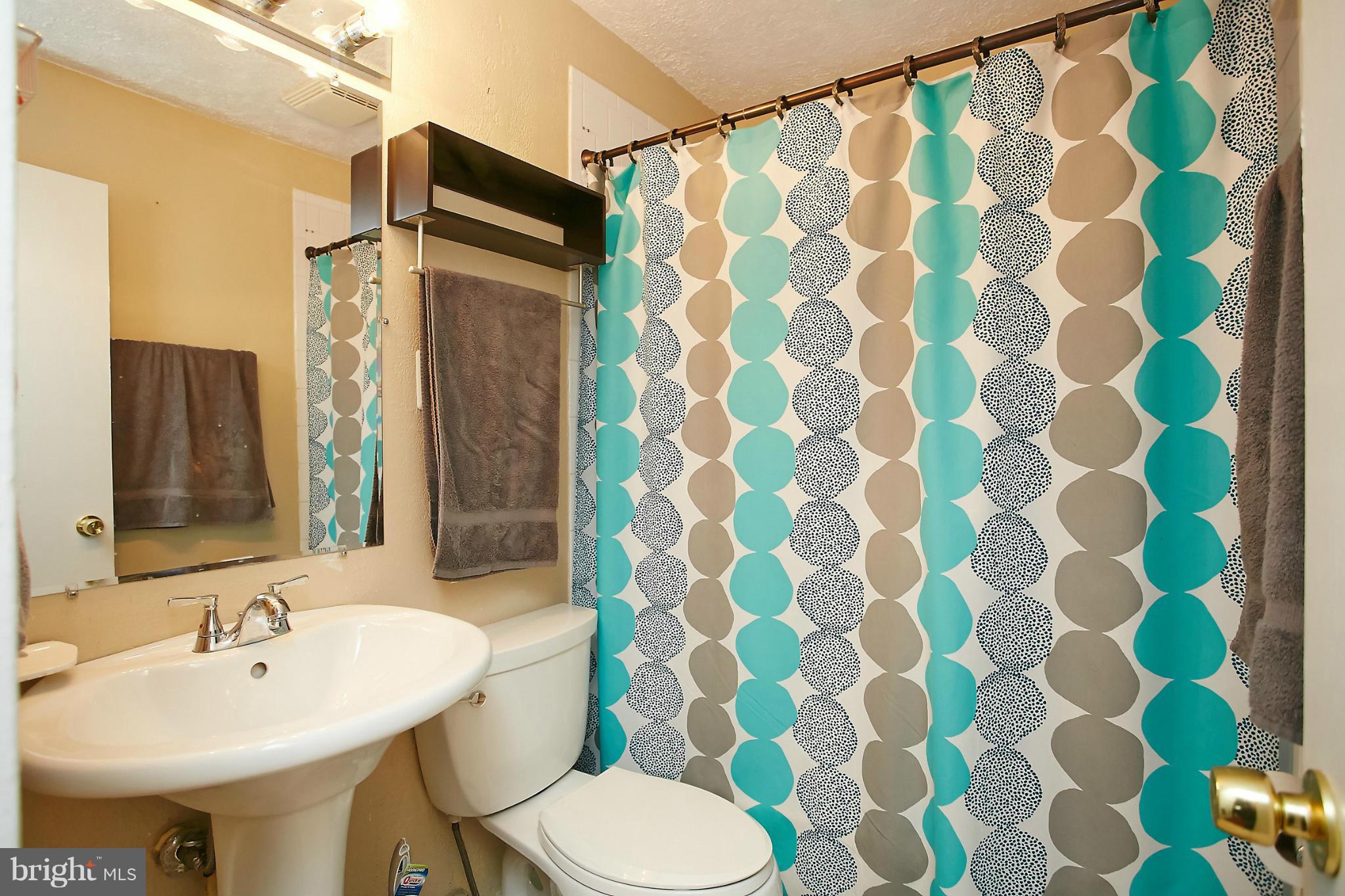 2929 Weisman Road Silver Spring, MD 20902 - Photo 17 of 22 Bath