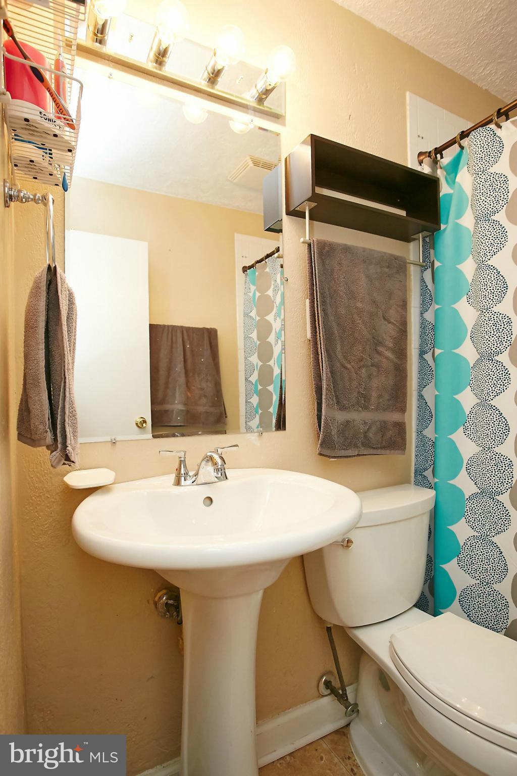 2929 Weisman Road Silver Spring, MD 20902 - Photo 18 of 22 Bath