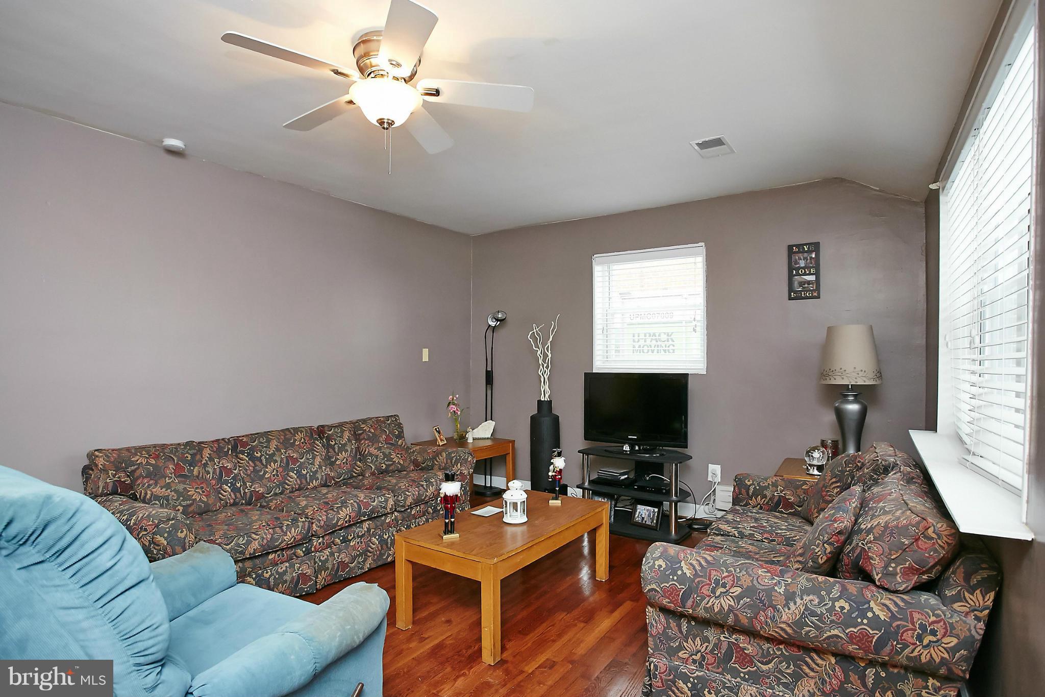 2929 Weisman Road Silver Spring, MD 20902 - Photo 5 of 22 Living Room
