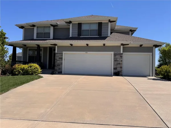 $560,000 | 928 North Stonecrest Road, Olathe, KS 66061