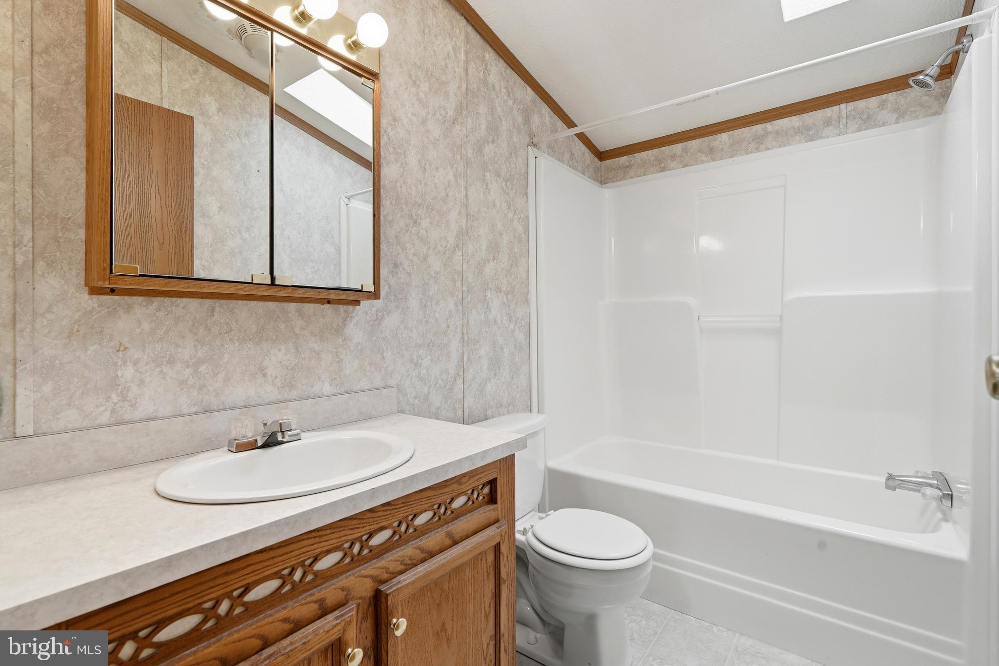 507 Canter Road Wilmington, DE 19810 - Photo 12 of 15 a bathroom with a sink a toilet and a bathtub
