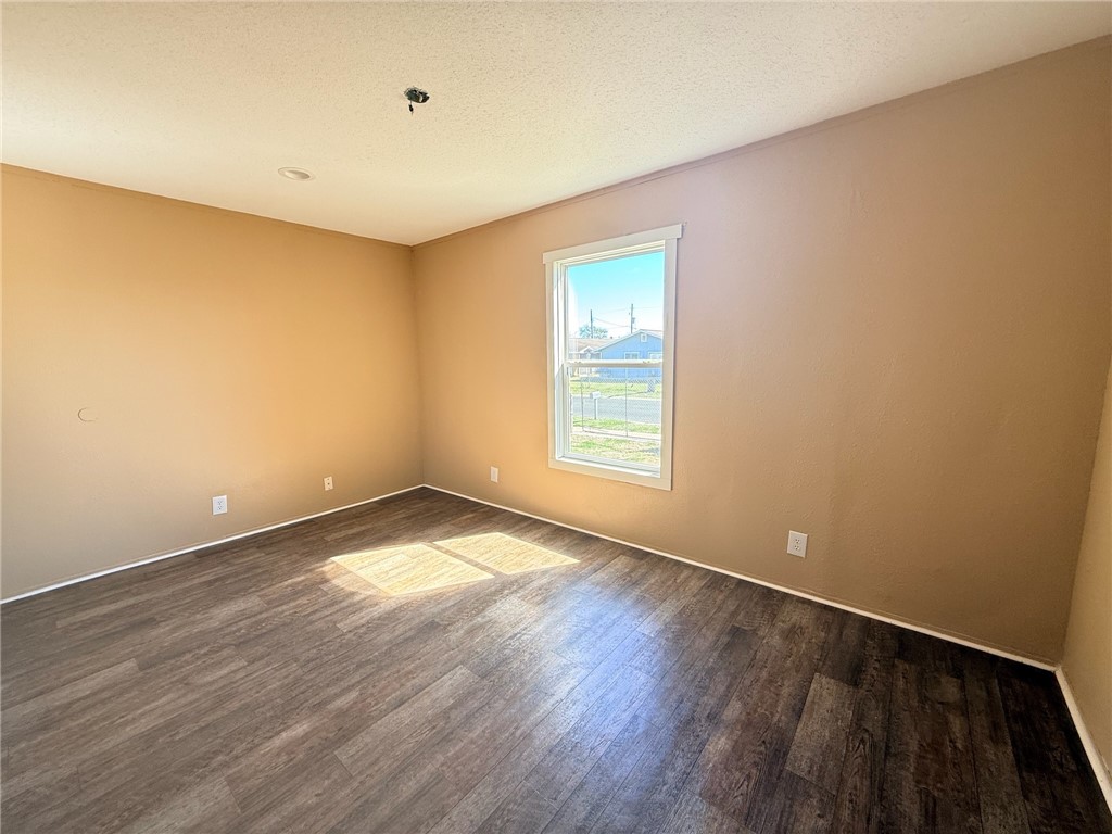 1010 Redmond Street Corpus Christi, TX 78418 - Photo 6 of 9