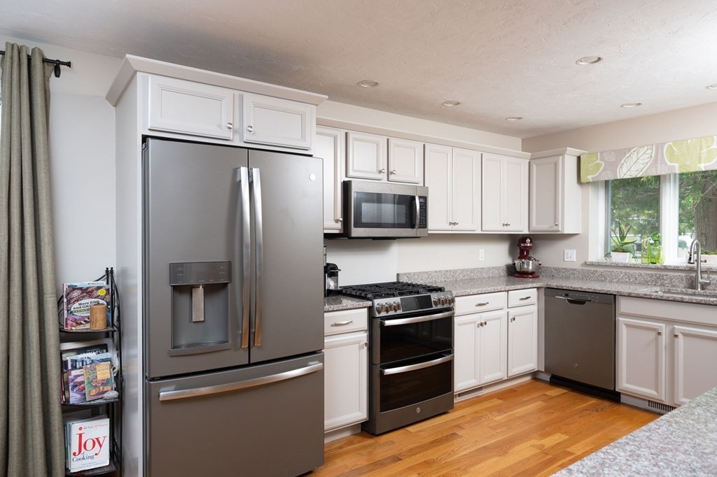 11 Daley Road Hingham, MA 02043 - Photo 5 of 42