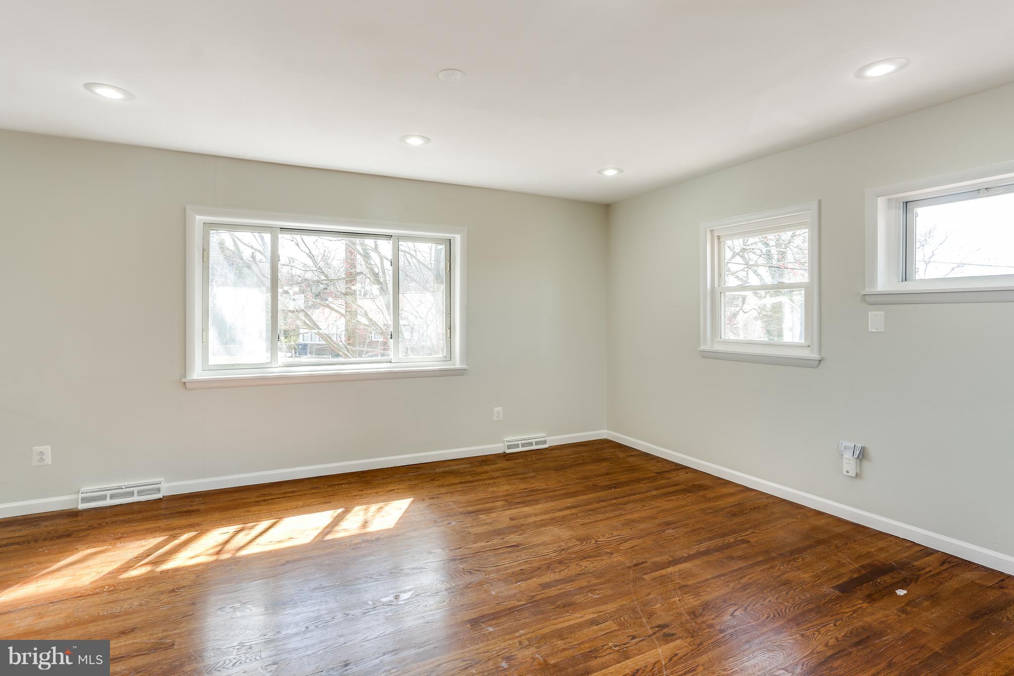 700 Brooke Road Capitol Heights, MD 20743 - Photo 20 of 21 Living Room