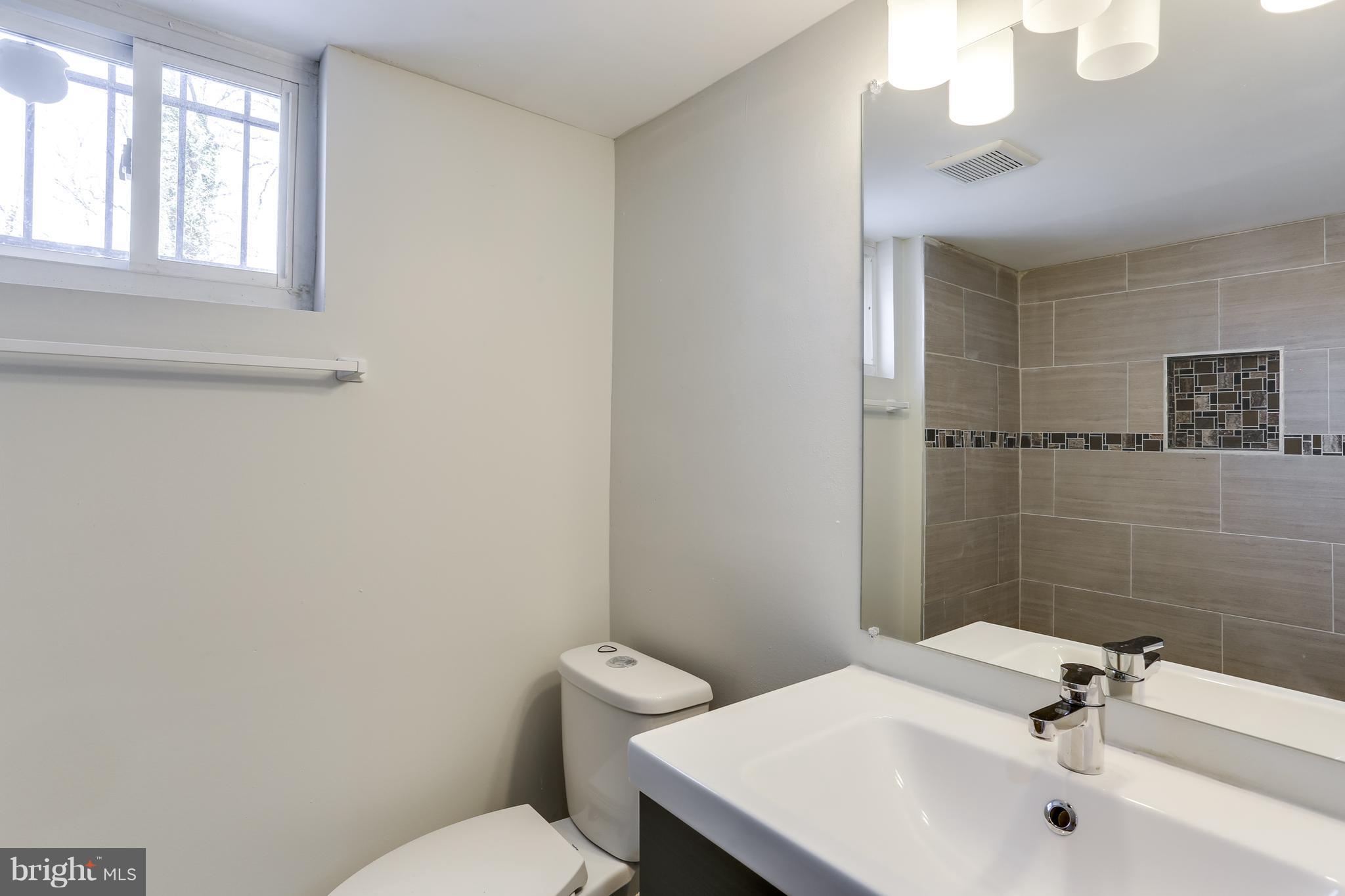 700 Brooke Road Capitol Heights, MD 20743 - Photo 10 of 21 Bath (Master)