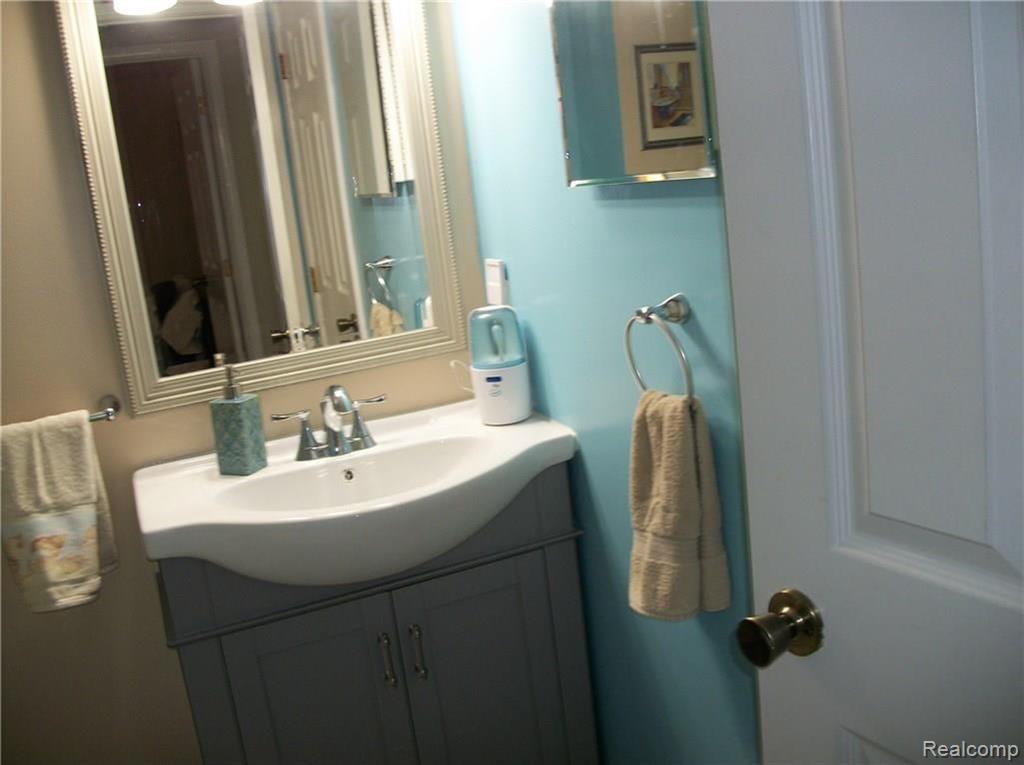 36125 Fredericksburg Road Farmington Hills, MI 48331 - Photo 51 of 63