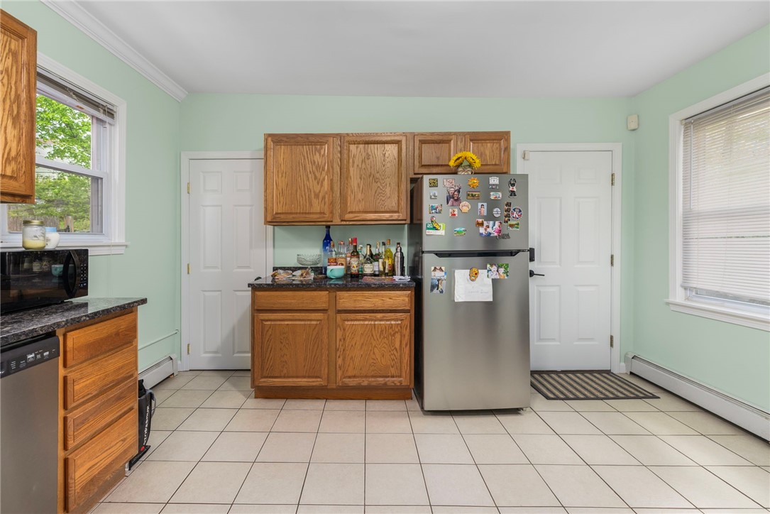89 Knowles Street Providence, RI 02906 - Photo 17 of 48 granite counters and gas stove
