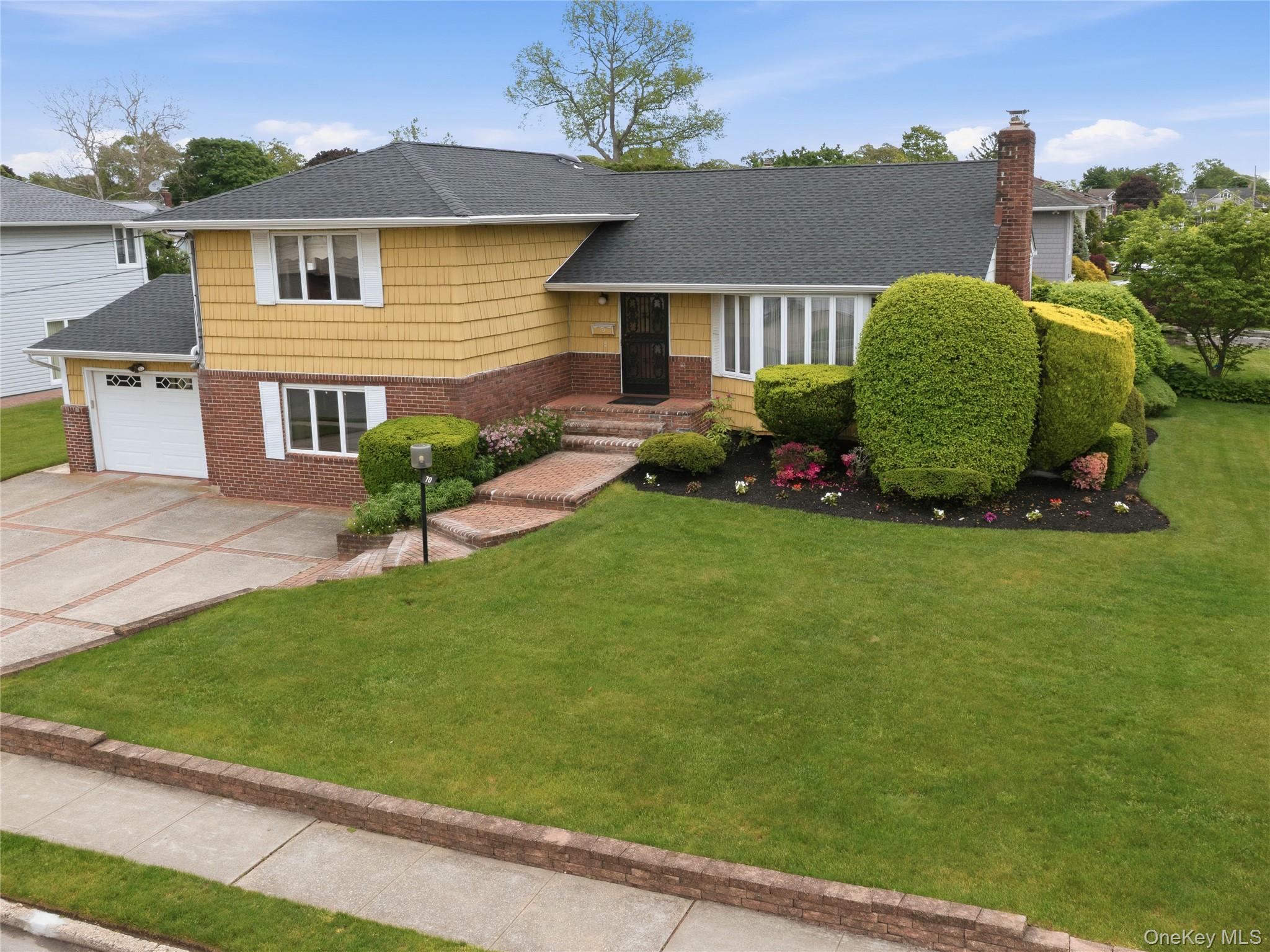 70 Polo Road Massapequa, NY 11758 - Photo 23 of 39