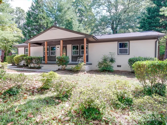 a view of outdoor space yard and porch