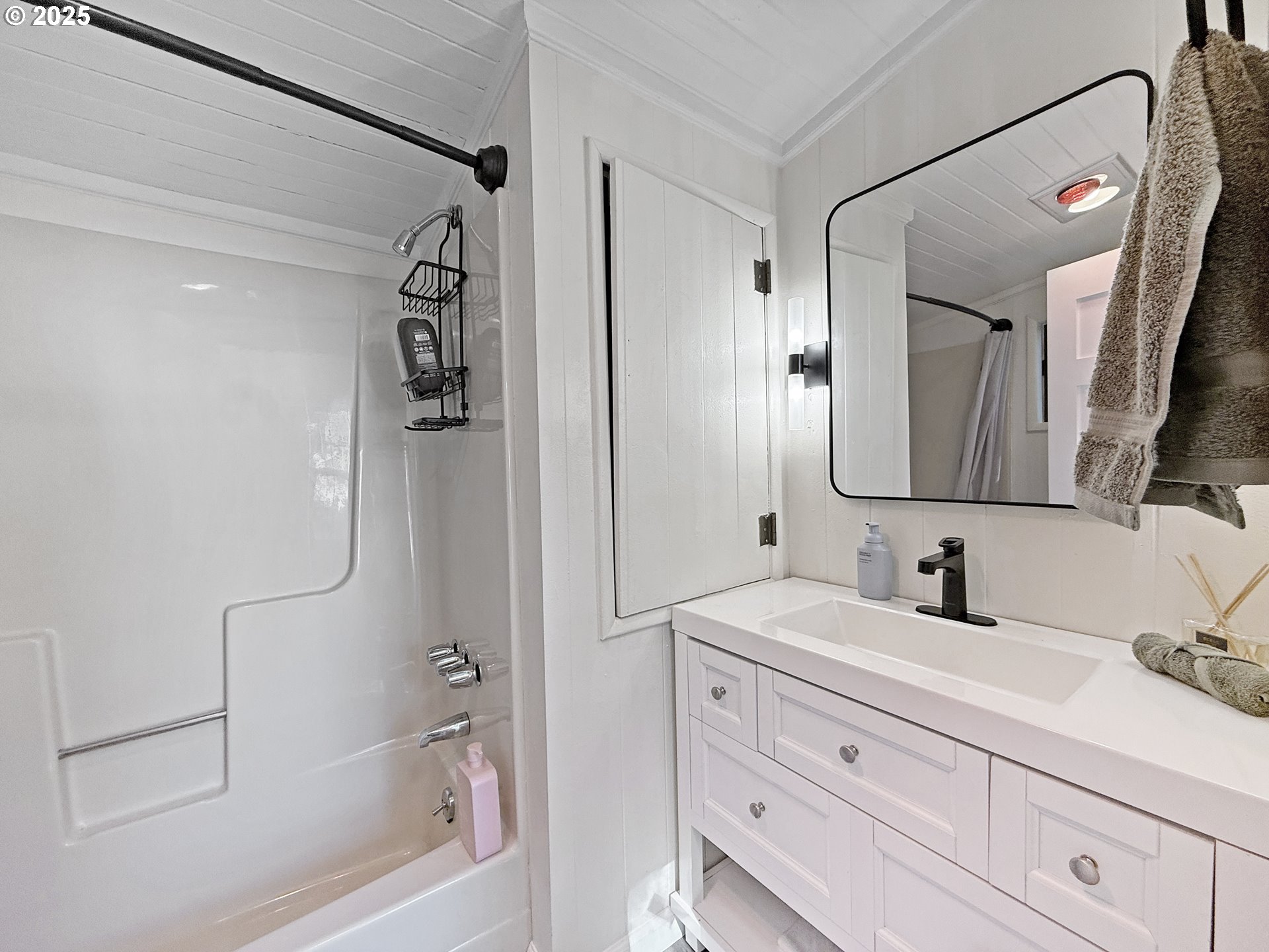 18950 Timeus Ranch Road Brookings, OR 97415 - Photo 23 of 47 a bathroom with a double vanity sink mirror double and a bathtub