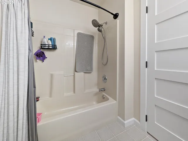a bathroom with a bath tub