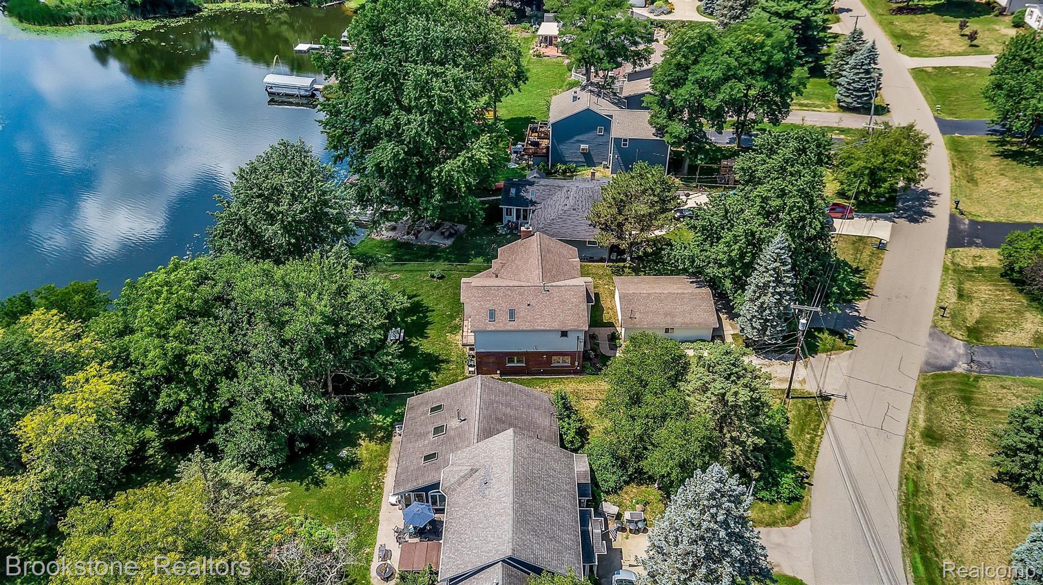 8715 Waumegah Road Clarkston, MI 48348 - Photo 50 of 60 68-8715 Waumegah Rd-WindowStill-Rea.jpg