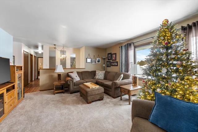 $329,900 | 500 West Deer Pass Road, Saukville, WI 53080