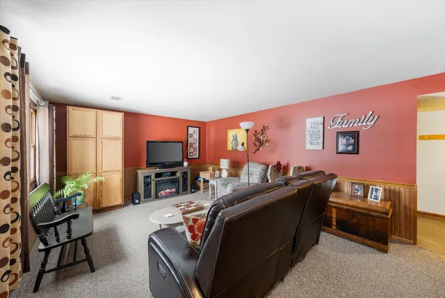 $329,900 | 500 West Deer Pass Road, Saukville, WI 53080