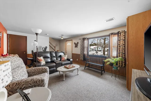 $329,900 | 500 West Deer Pass Road, Saukville, WI 53080