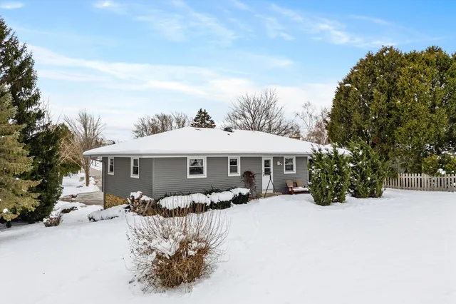 $329,900 | 500 West Deer Pass Road, Saukville, WI 53080