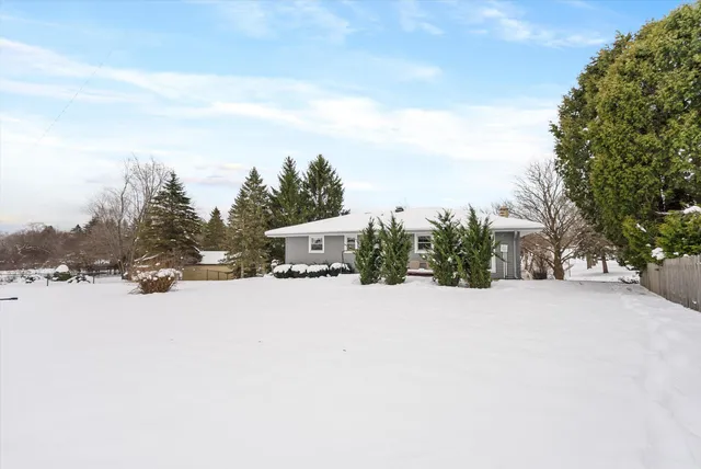 $329,900 | 500 West Deer Pass Road, Saukville, WI 53080