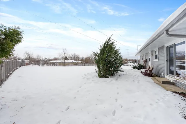 $329,900 | 500 West Deer Pass Road, Saukville, WI 53080