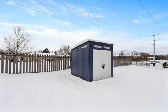 $329,900 | 500 West Deer Pass Road, Saukville, WI 53080