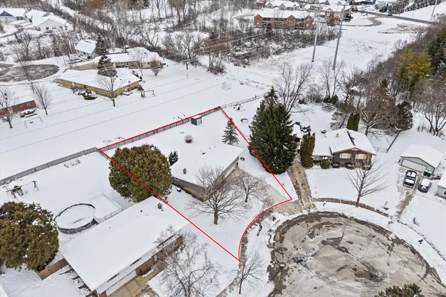 $329,900 | 500 West Deer Pass Road, Saukville, WI 53080