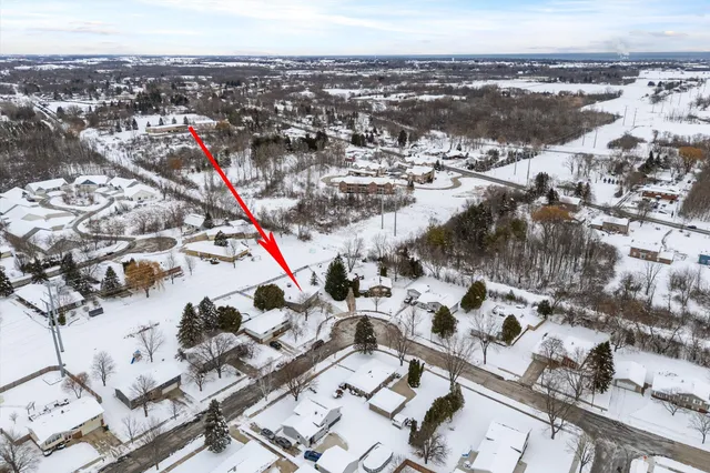 $329,900 | 500 West Deer Pass Road, Saukville, WI 53080