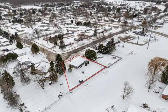 $329,900 | 500 West Deer Pass Road, Saukville, WI 53080