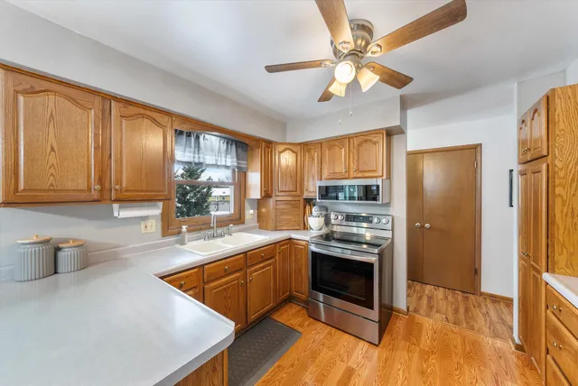 $329,900 | 500 West Deer Pass Road, Saukville, WI 53080