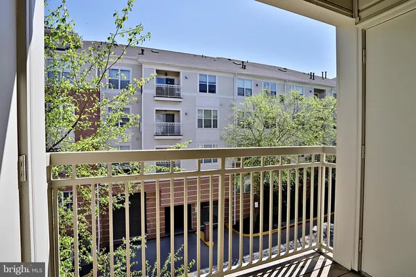 $319,900 | 2765 Centerboro Drive, Unit 352, Vienna, VA 22181