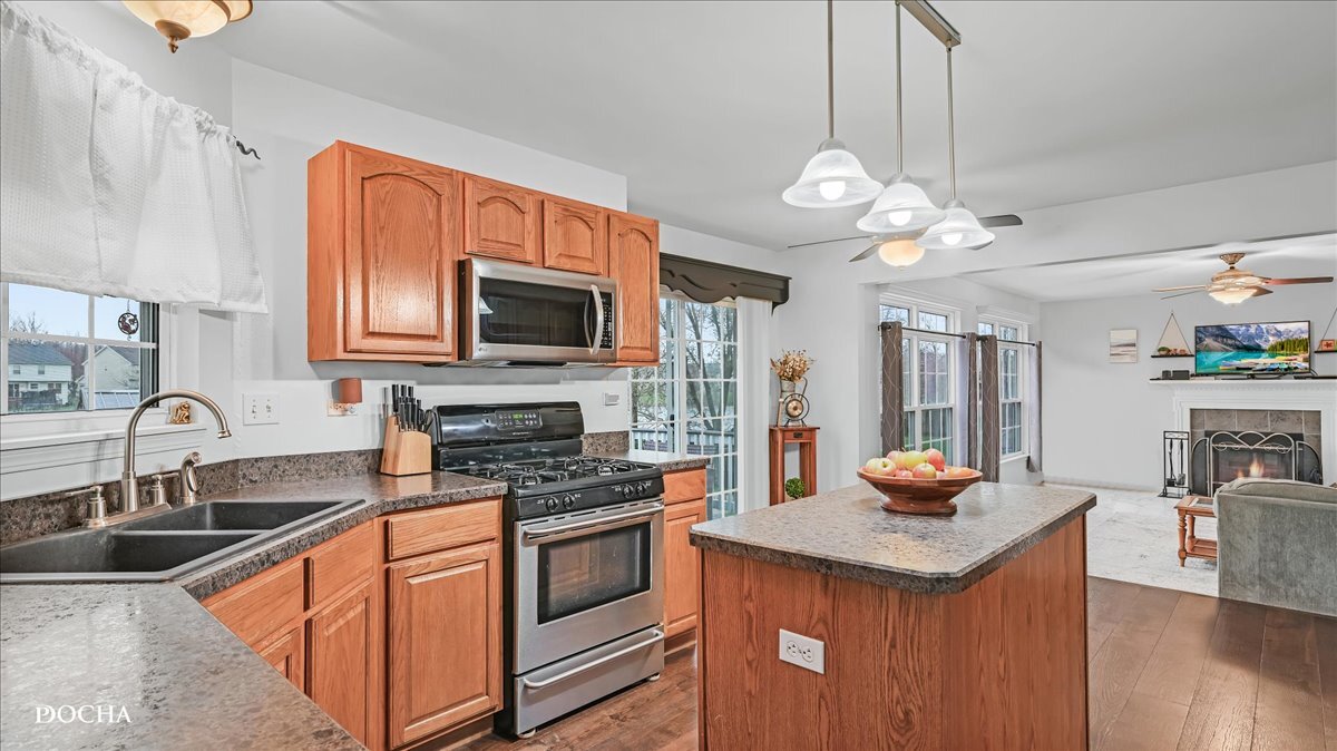 909 Rivers Edge Drive Minooka, IL 60447 - Photo 5 of 38 Gallery Image 5