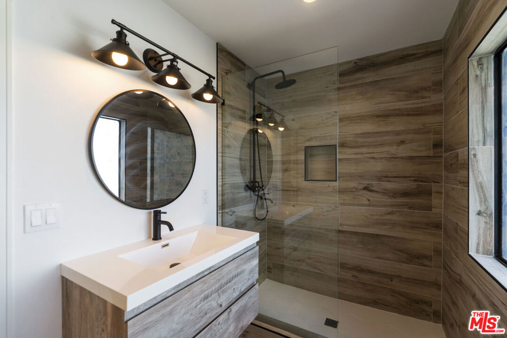 4555 Falkirk Oxnard, CA 93035 - Photo 21 of 46