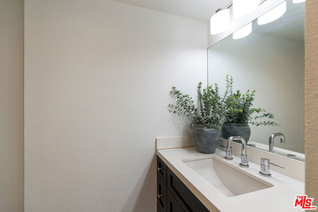 4555 Falkirk Oxnard, CA 93035 - Photo 34 of 46