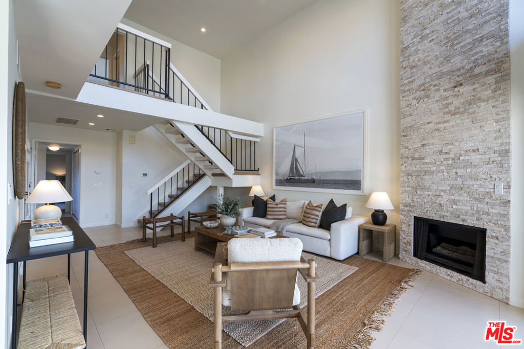 4555 Falkirk Oxnard, CA 93035 - Photo 6 of 46