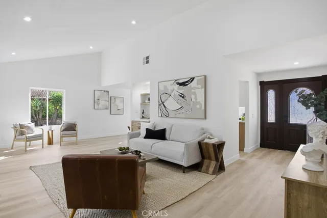 $899,000 | 1069 Belleza Street, Camarillo, CA 93012