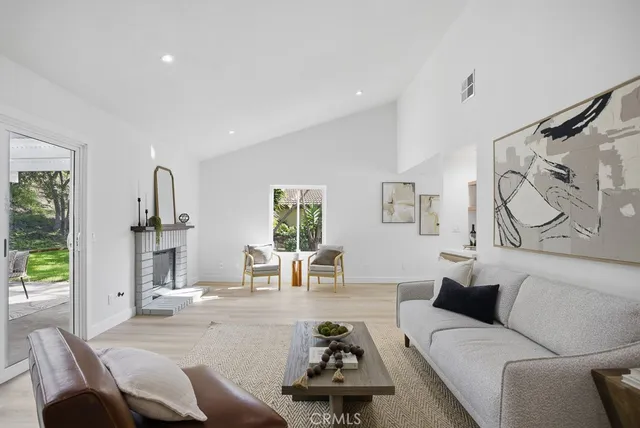 $899,000 | 1069 Belleza Street, Camarillo, CA 93012