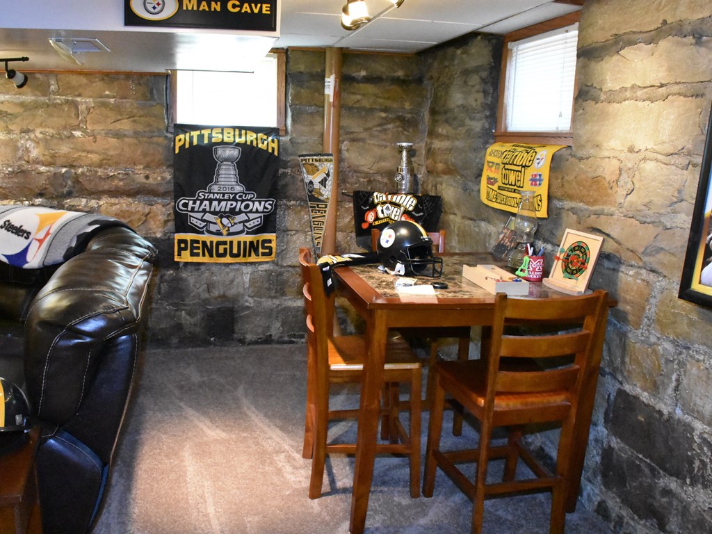655 Chestnut Street Meadville, PA 16335 - Photo 22 of 43 a dining room with furniture and wooden floor