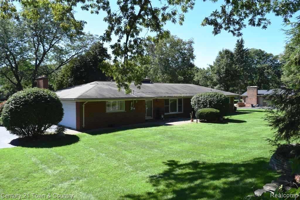 933 North Reading Road Bloomfield Hills, MI 48304 - Photo 27 of 30 Rear Exterior 1.jpg